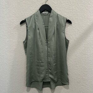 Tahari sleevless blouse size SP